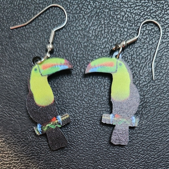 Toucan Earrings Parrot Drop Earrings NWT Bird Earrings Jungle - Picture 4 of 4